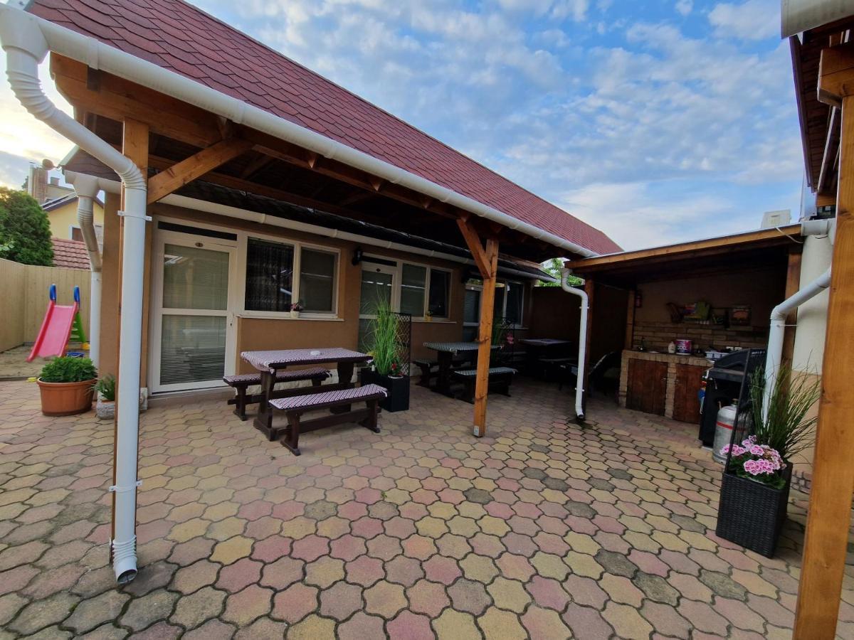 Party Vendeghaz Hotel Hajduszoboszlo Exterior photo